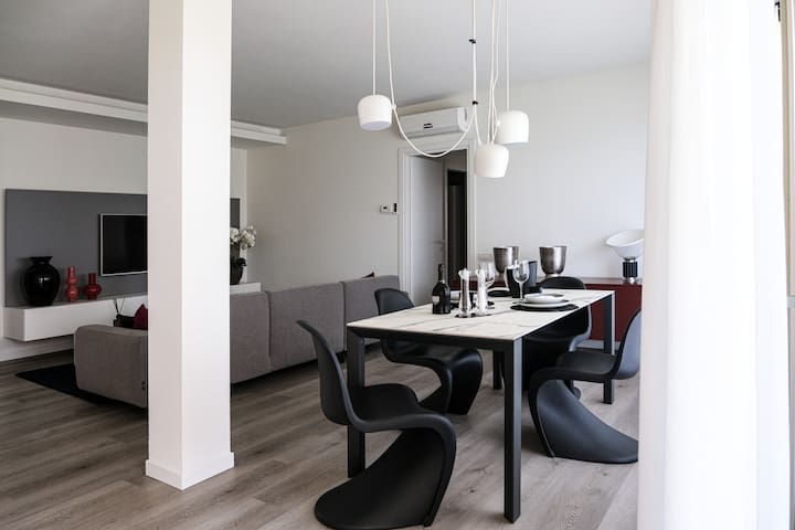 The Gem of The Lake – Garden, Pool and Lake-View