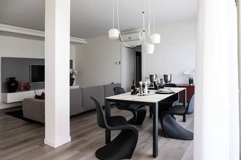 The Gem of The Lake – Garden, Pool and Lake-View