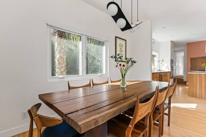 MidCentury Dreams House Near Universal gallery image 5