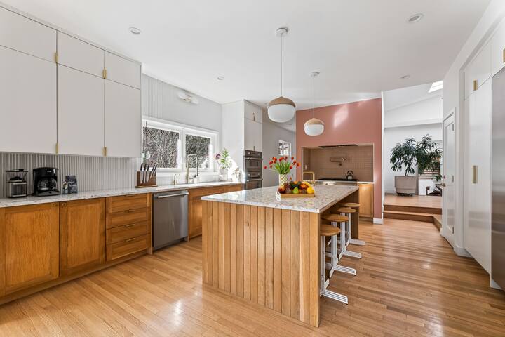 MidCentury Dreams House Near Universal gallery image 2