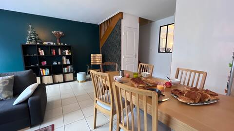 A Rose in Fleury – 6 people – 5 min. Fleury station + Garden