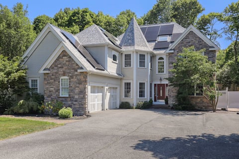 XL Cape Retreat - Pool - Hot Tub - 5min to Beach!