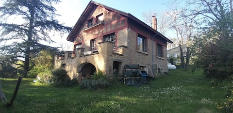 House in the center of Limonest