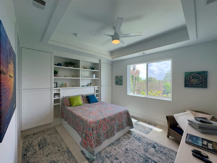 Dormitorio 1 - Cama tamaño queen con baño completo en suite
