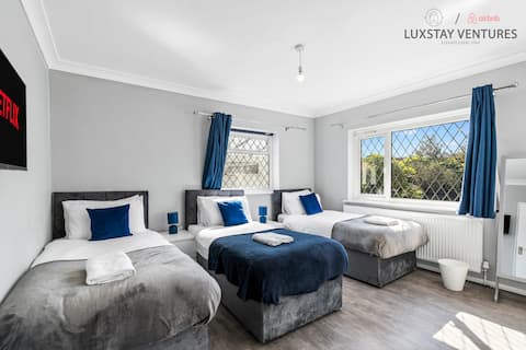 LuxStay| Sea View| Pool Table| Garage & Driveway.