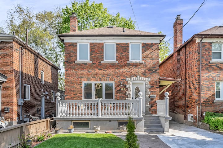 Beautiful & Stylish Midtown home for Big Groups!