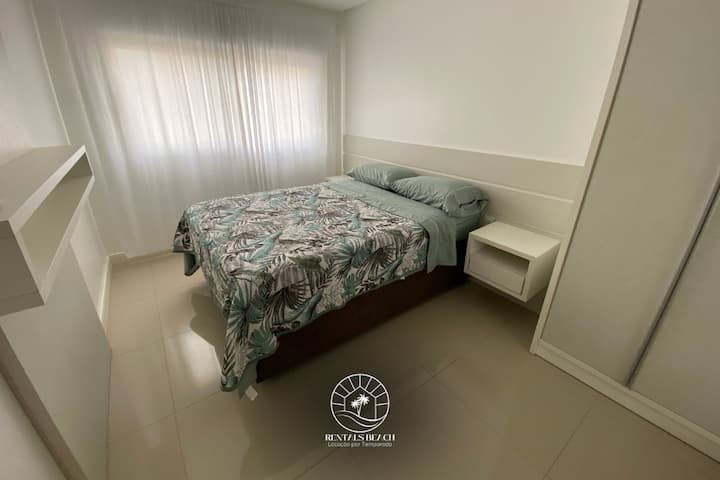 Მთლიანი ოთახის,საძინებლის ფოტო