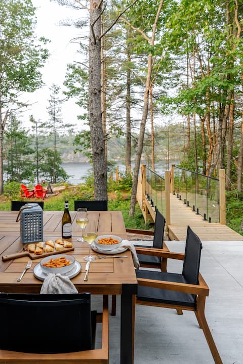 Muskoka Luxury | Hot tub, Waterfront, Pet Friendly