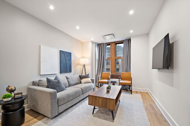 New Downtown MTL Old port 3 BR 3 BA gallery image 2