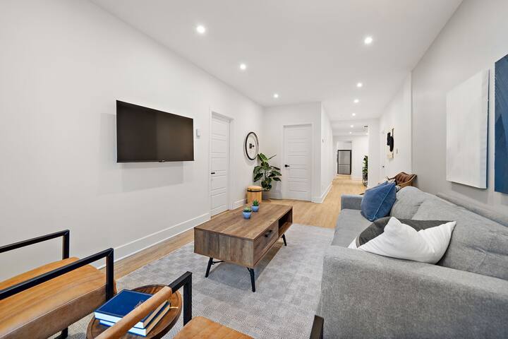 New Downtown MTL Old port 3 BR 3 BA gallery image 3