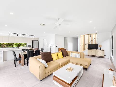 1min to Shop! BrandNew 4BR Modern Home Central A/C