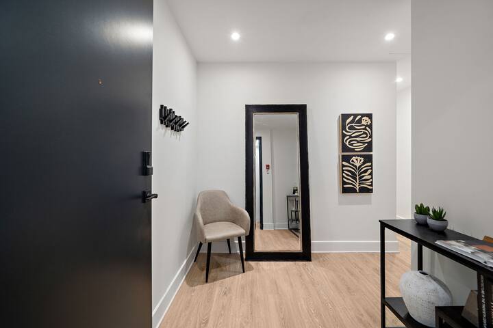 New Downtown MTL Old port 2 BR 2 BA gallery image 5