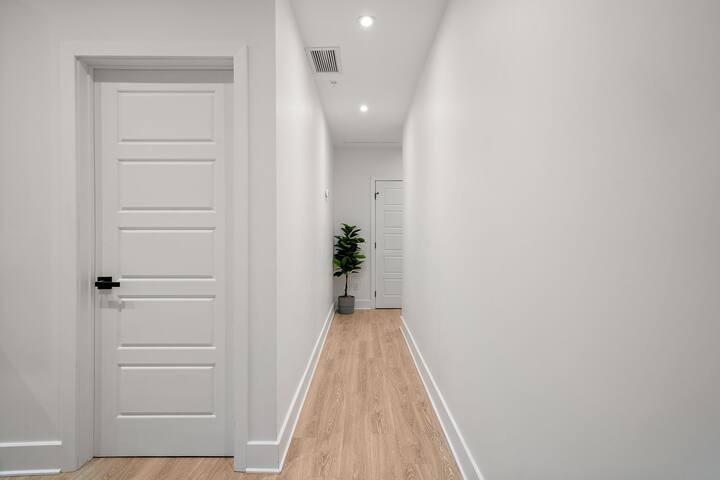 New Downtown MTL Old port 2 BR 2 BA gallery image 4