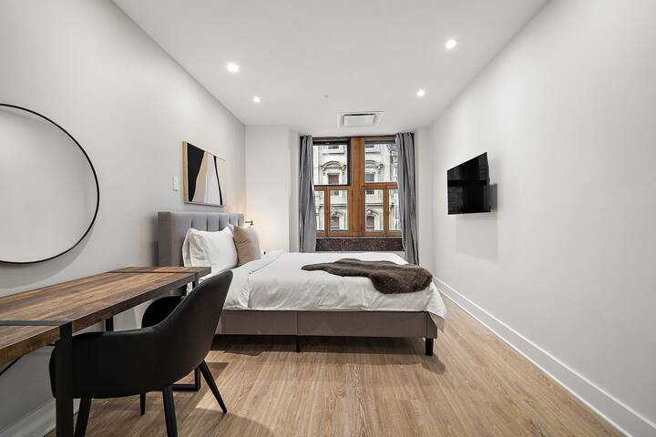 Luxury MTL Old port 2 BR 2 BA Apartment gallery image 4