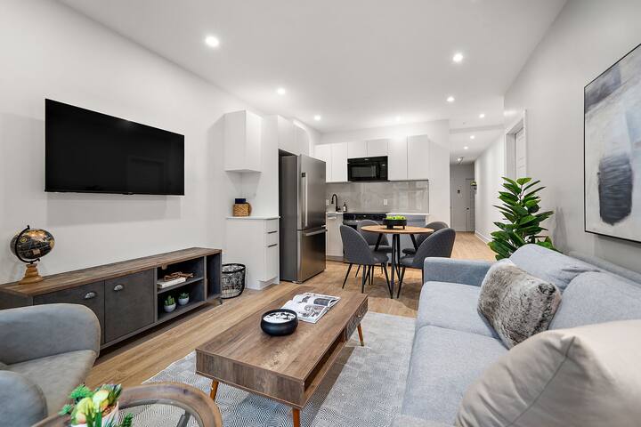 Luxury MTL Old port 2 BR 2 BA Apartment gallery image 2