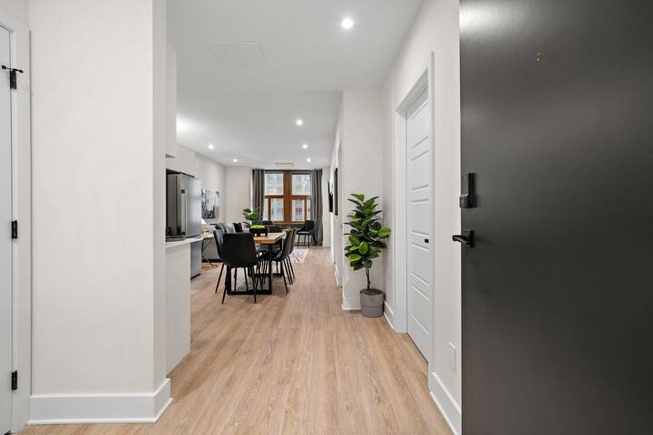 New Downtown MTL Old port 3 BR 2 BA gallery image 3
