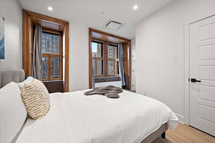 New Downtown MTL Old port 2 BR 2 BA gallery image 4