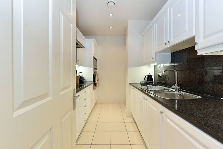 Superb £5m South Kensington 2 Bed 2 Bath Balcony gallery image 4