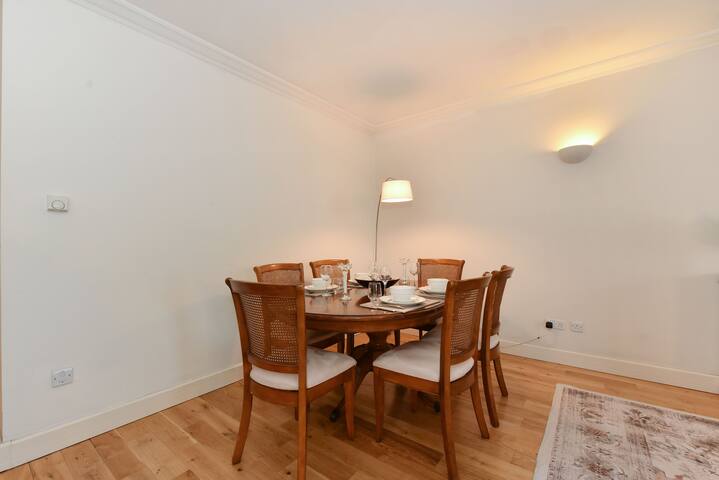 Superb £5m South Kensington 2 Bed 2 Bath Balcony gallery image 3