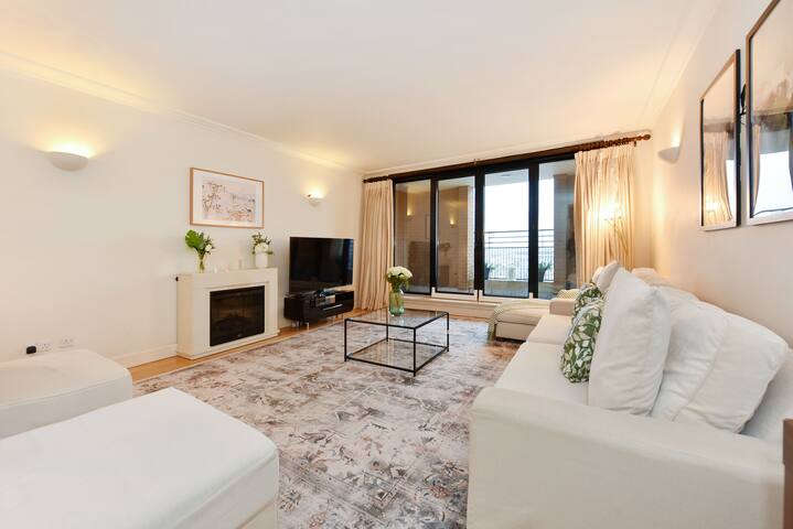 Superb £5m South Kensington 2 Bed 2 Bath Balcony gallery image 2