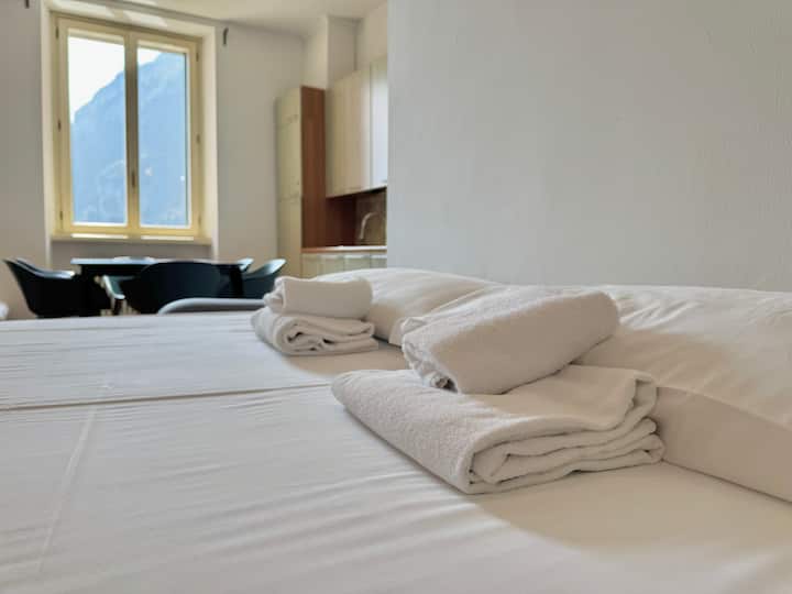 Queen Of The Lake Onebedroom Apart With Lakeviewii - Riva del Garda