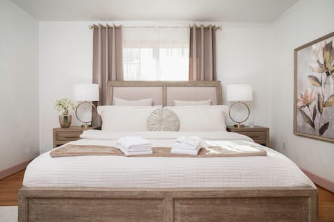 Newly Renovated Single Level Retreat Sleeps 10