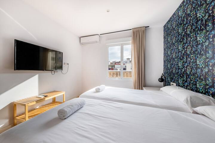 Nice Attic 2 bedroom with big terrace in Sants gallery image 3