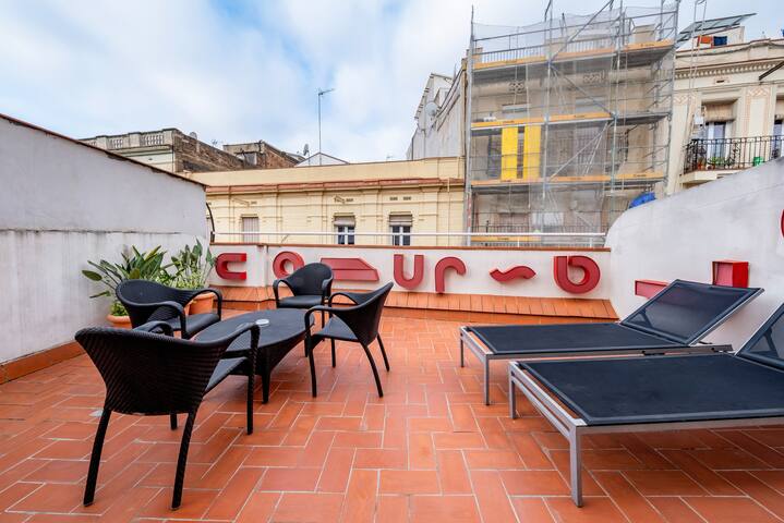 Nice Attic 2 bedroom with big terrace in Sants gallery image 5