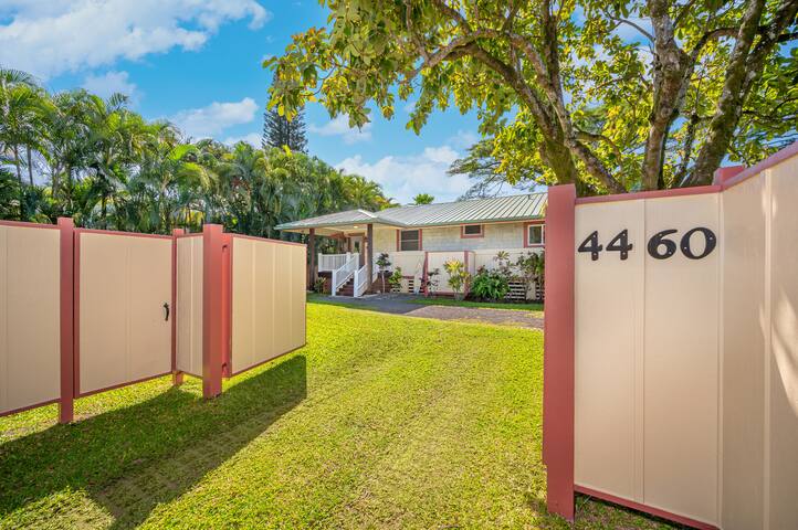 Coconut Cottage – Walk to Hanalei Bay! gallery image 3