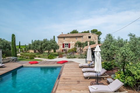 Beautiful "Beloeil" bastide at the foot of Ventoux