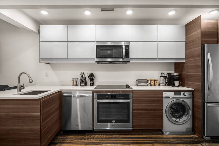 Family-Friendly NYC Retreat | Walk to Seaport! gallery image 3