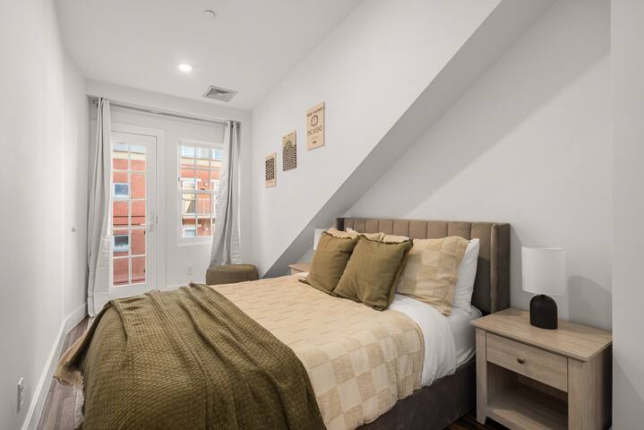Family-Friendly NYC Retreat | Walk to Seaport! gallery image 4