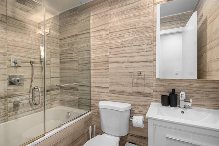 Family-Friendly NYC Retreat | Walk to Seaport! gallery image 5