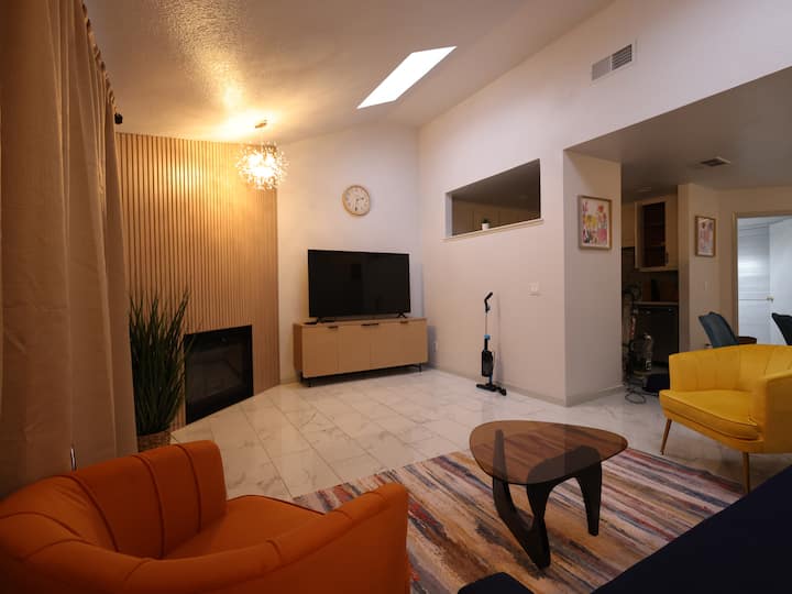 Trendy And Cozy 31 Days+ - Sacramento, CA