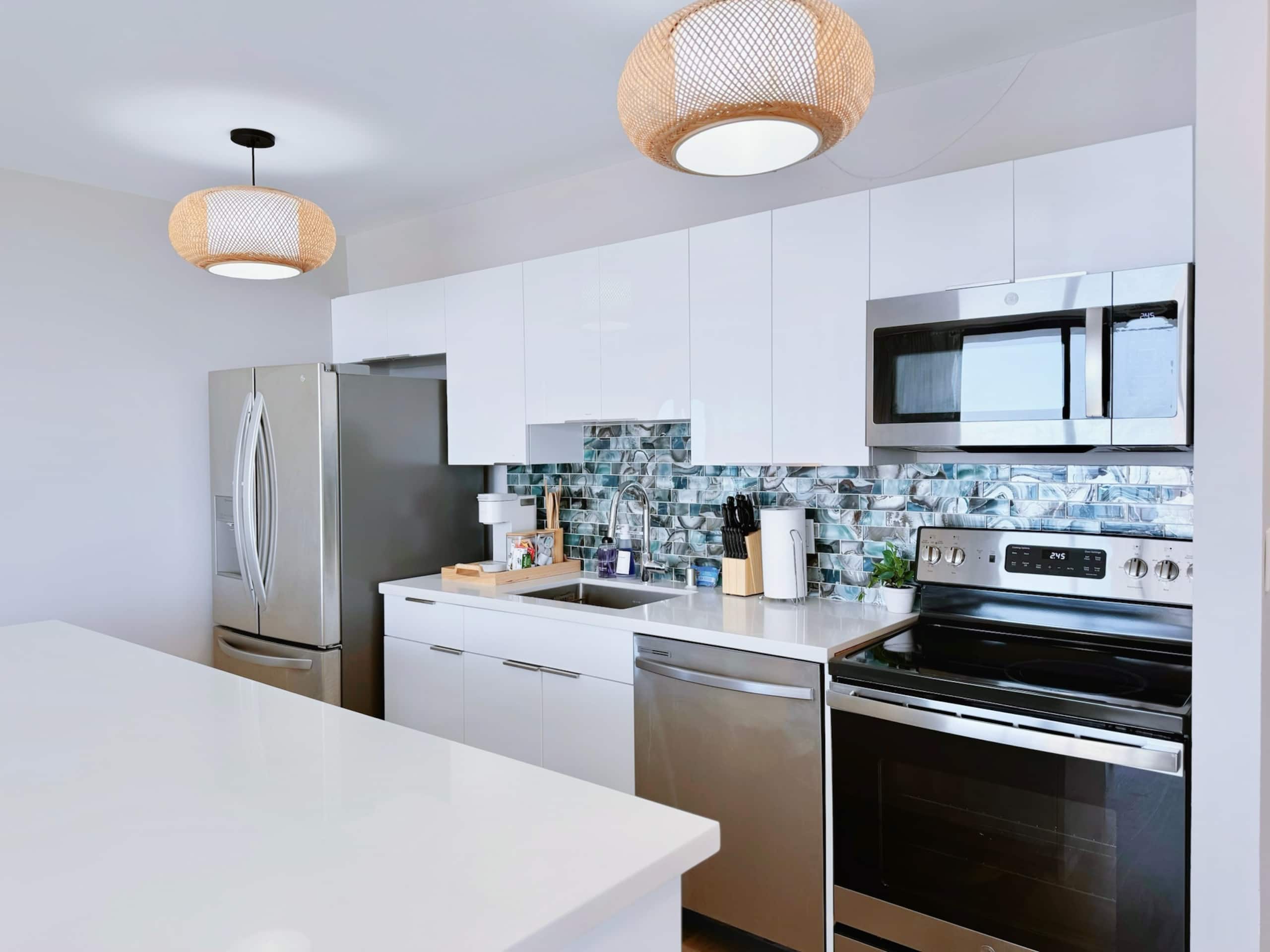 30FL-Upscale Chic Ocean View 1BR w/Free Parking! - Image 20
