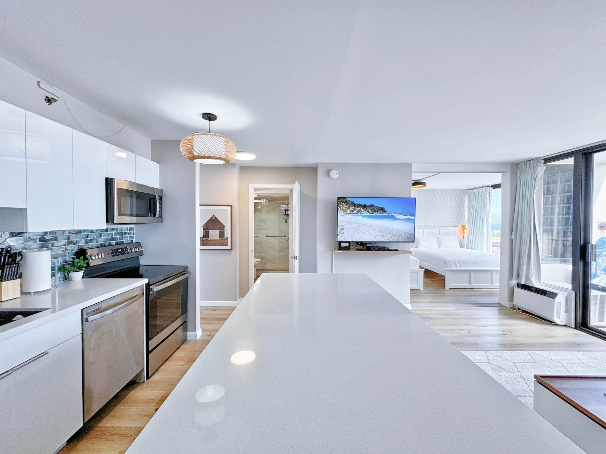 30FL-Upscale Chic Ocean View 1BR w/Free Parking! - Image 21