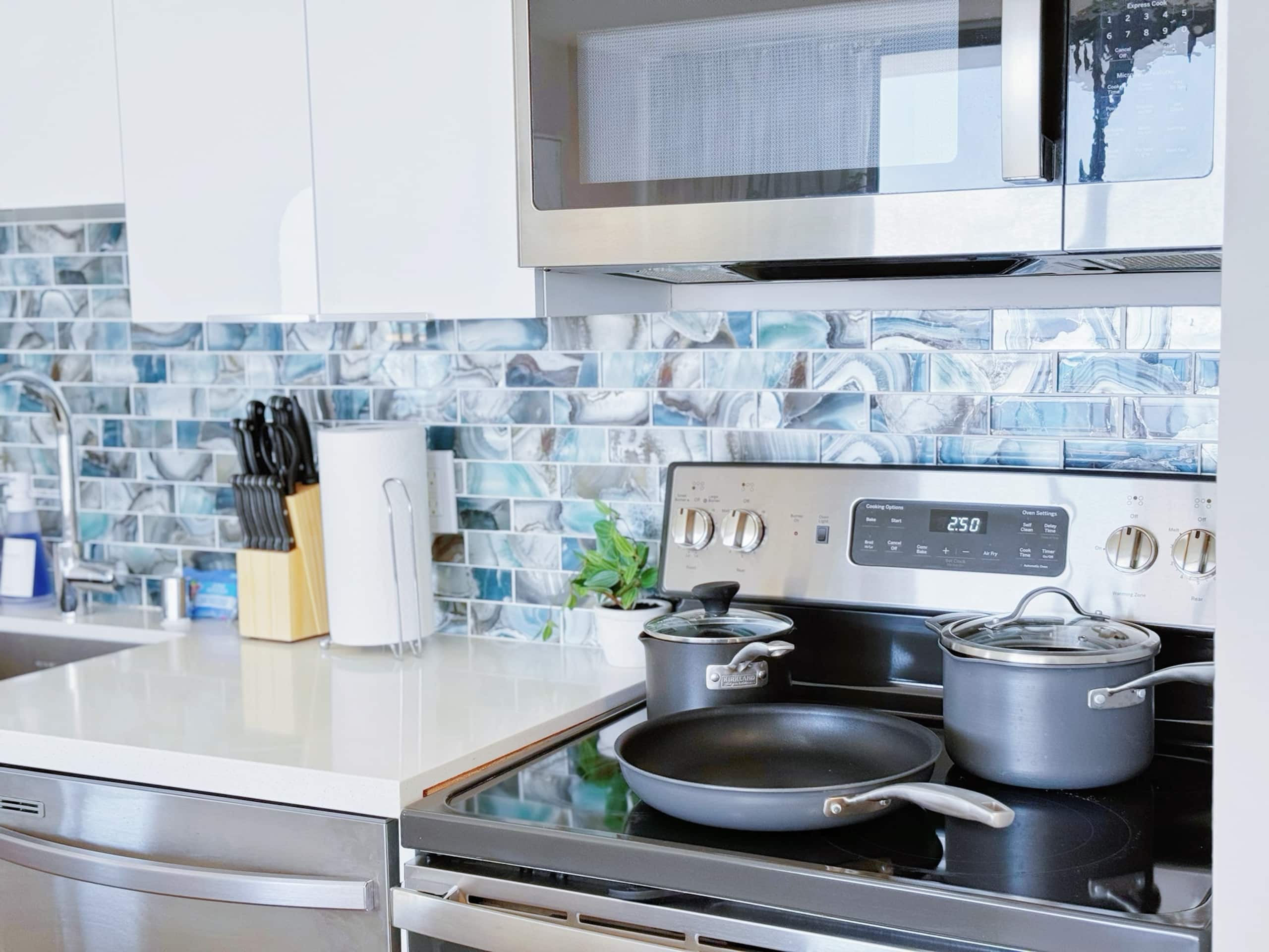 30FL-Upscale Chic Ocean View 1BR w/Free Parking! - Image 23