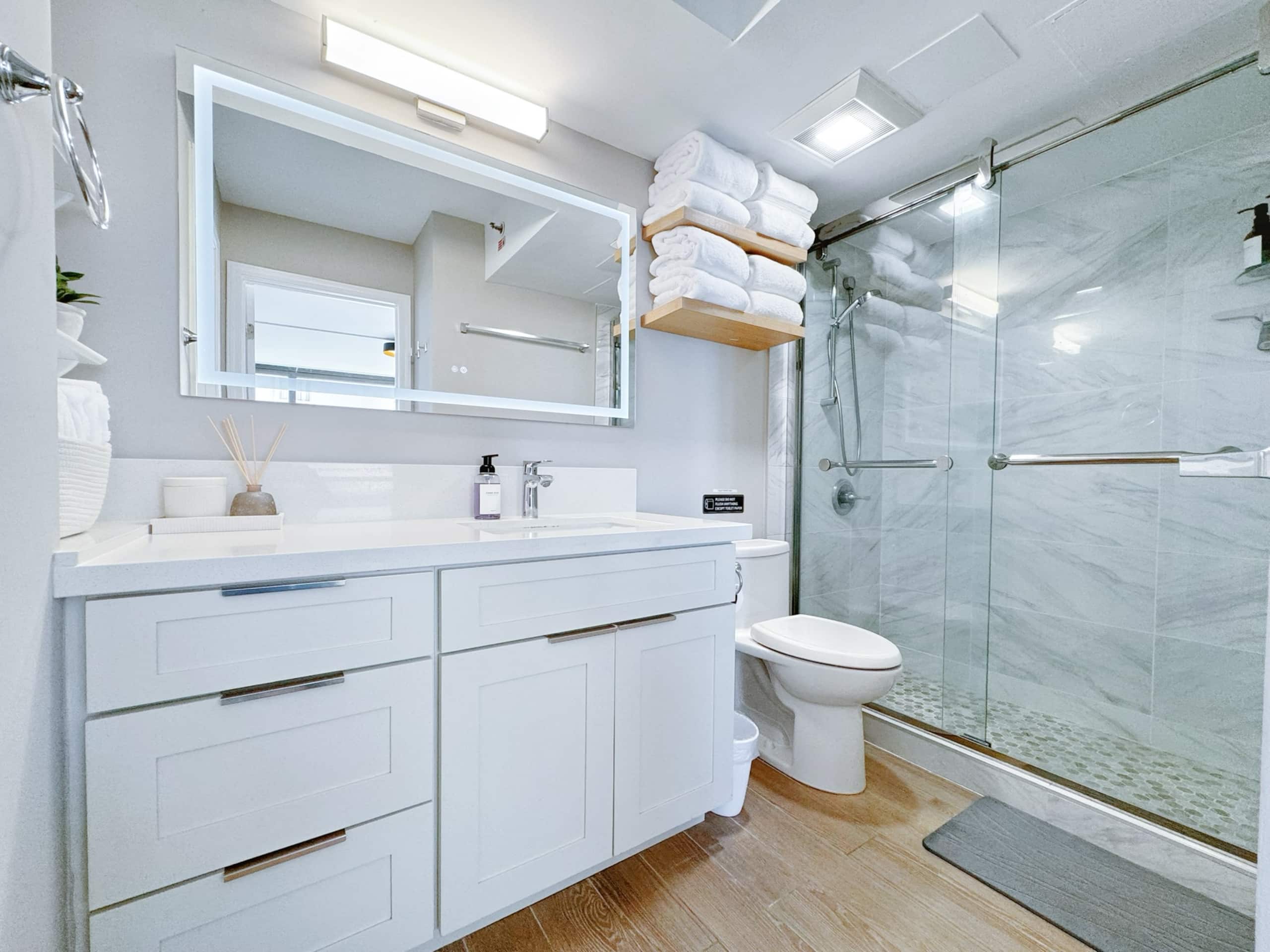 30FL-Upscale Chic Ocean View 1BR w/Free Parking! - Image 31