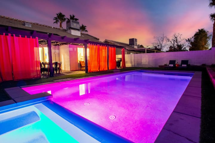 Lavish 6BR w/ Pool, Arcade, Pool table & Pingpong!