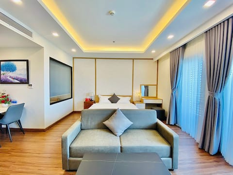 Sky-high & modern 1 BR Balcony with Sea View