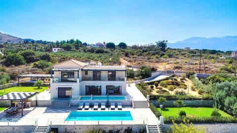 Spacious Villa w/ Eco Pool, Pickleball & Sea Views