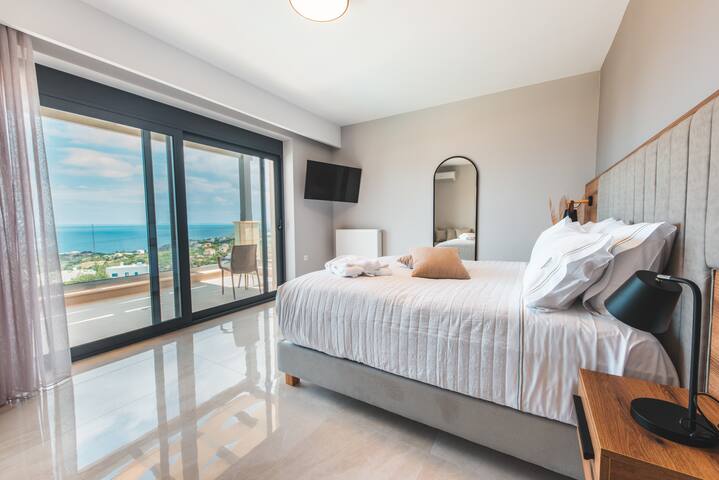 Spacious Villa w/ Eco Pool, Pickleball & Sea Views gallery image 4