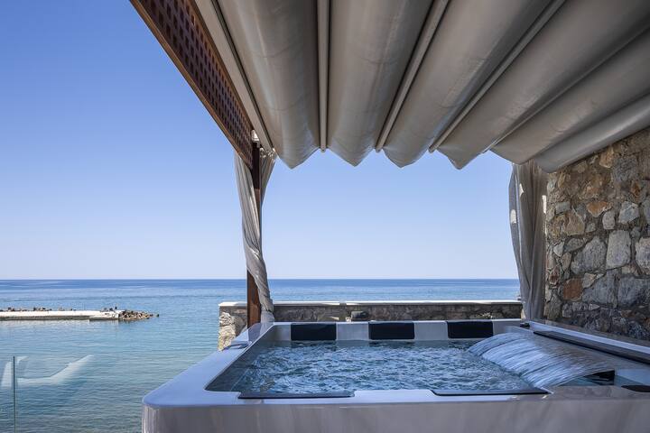 Sapphire Shores: Beachfront Retreat by etouri gallery image 5