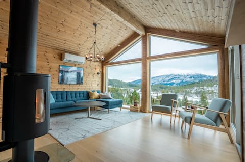 Top Airbnb: Panoramic cabin with jacuzzi in Luster