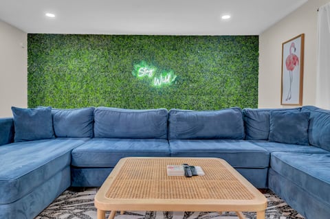 Successful Airbnb property: The Pink Flamingo - Heated Pool in Deer Valley