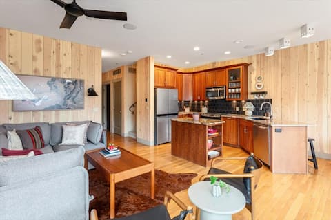 Popular Airbnb listing: River Front - Walk to Dtwn - 3BR in Salida