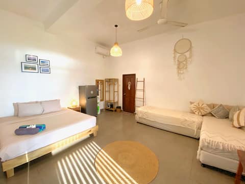 Lucky Lakey Room N 2 Ground Floor -Ocean/Peak View