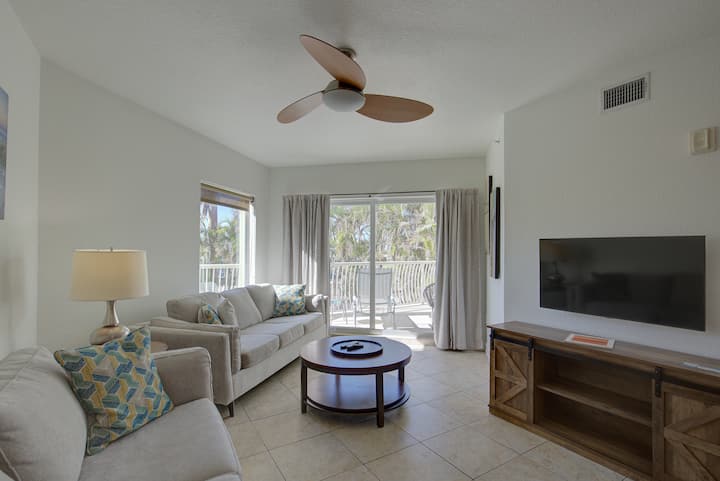 Treasure Island Condo On The Beach - Treasure Island, FL