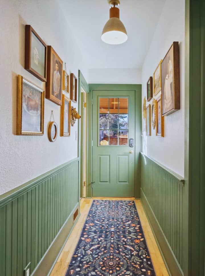 Historic Cottage W/ Urban Flair - Colorado Springs, CO