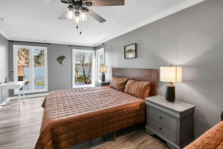 Upstairs Lake View Bedroom with King Bed and Twin 